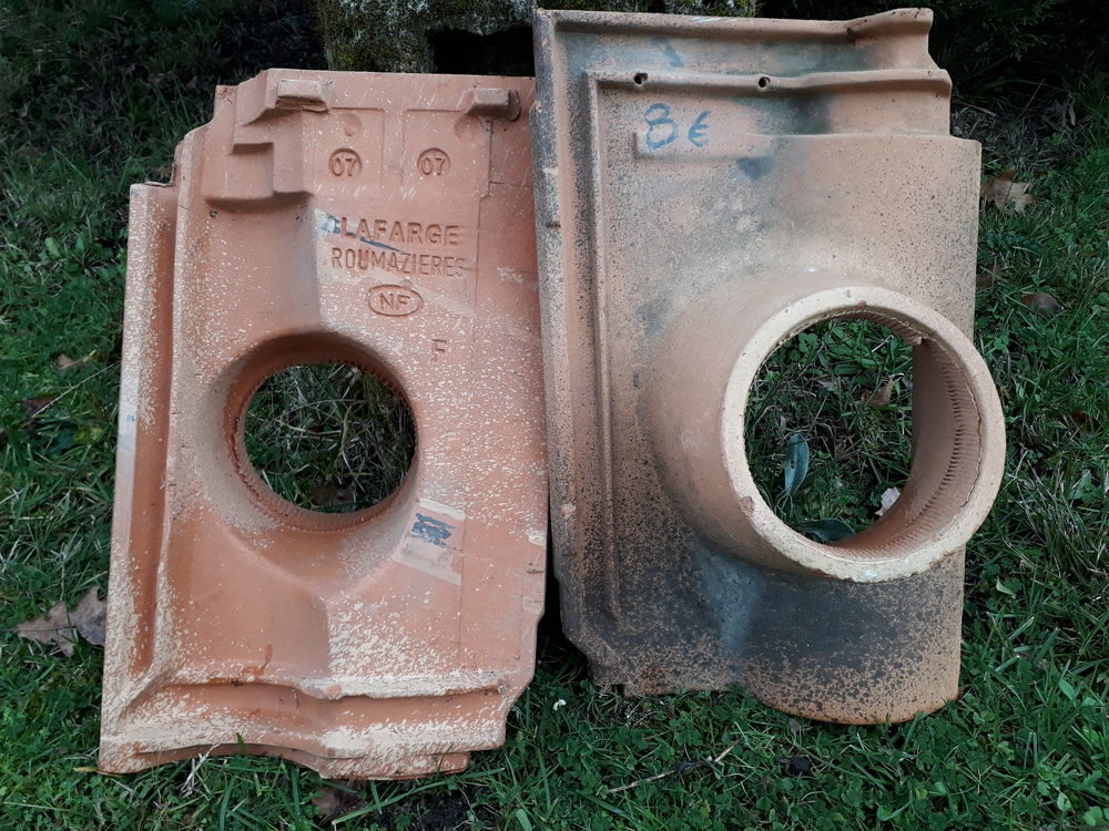 Deux tuiles &agrave; douille de 120 - MONIER Bricolage