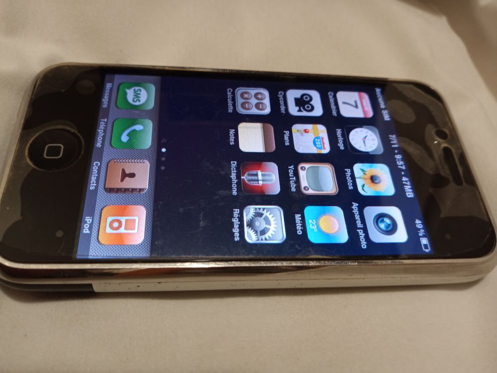 iPhone Apple V1 8G&deg; model A1203 Téléphones et tablettes