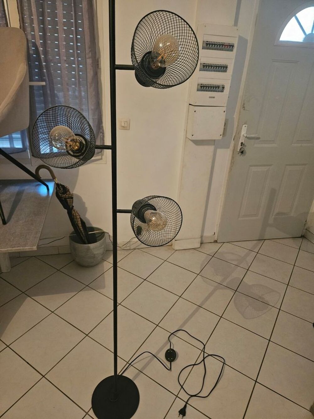 Luminaire / lampadaire sur pieds d&eacute;coration 3 ampoules Electroménager
