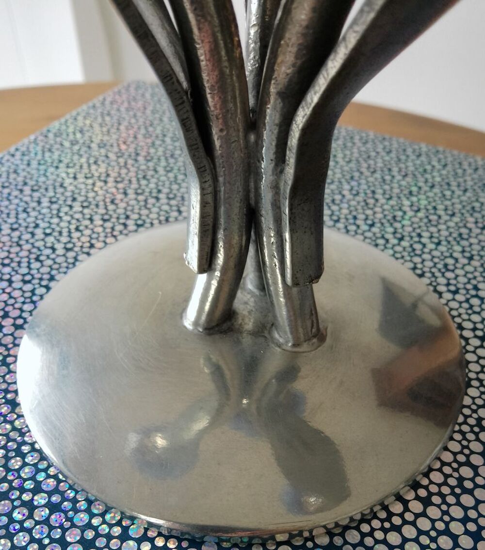 Bougeoir en &eacute;tain fait main et verre bleu Tulipes de Jean Go Décoration