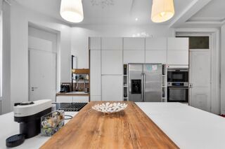  Appartement à louer 4 pièces 148 m²
