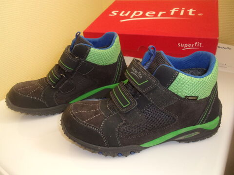 Chaussures montantes, randonnées, neuves 30 Lourdes (65)