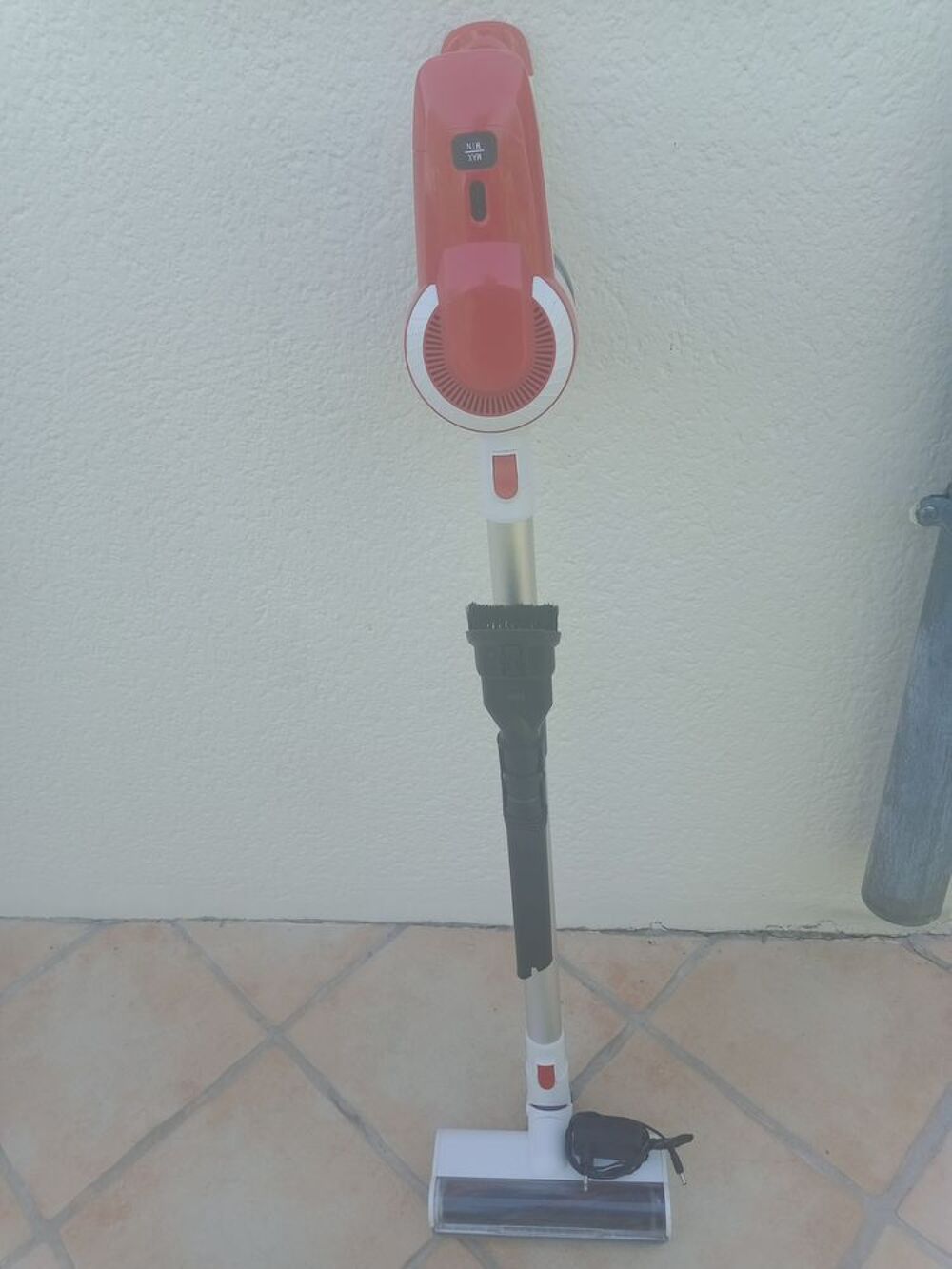Aspirateur balai sans fil Electroménager