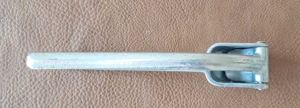 presse ail en m&eacute;tal inox 
longueur 14 cm
Cuisine