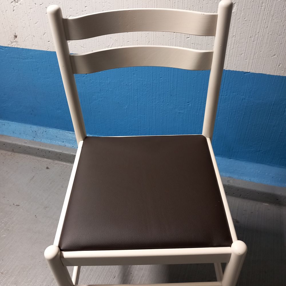 2 chaises cuisine Meubles