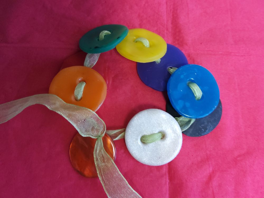 BRACELET 8 gros boutons couleurs Bijoux et montres