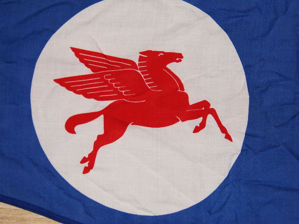 Drapeau MOBIL OIL PEGASUS voiture ancienne fanion banniere Mobiloil d&eacute;co garage retro 