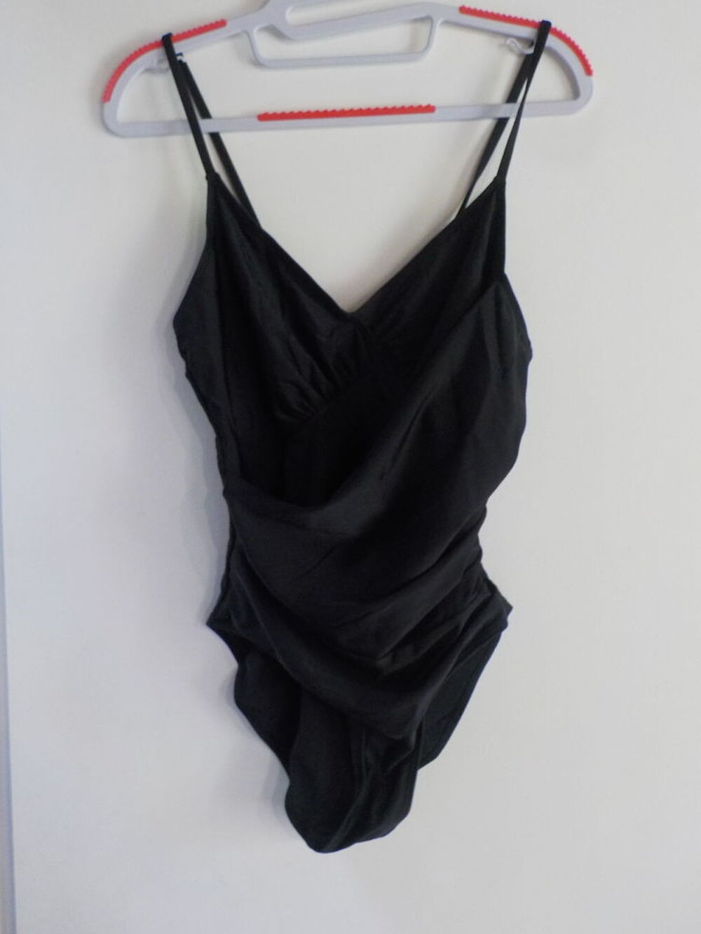 MAILLOT DE BAIN FEMME UNE PIECE NOIR TISSAIA TAILLE 38 Vêtements