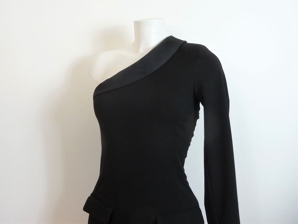 Robe Blazer Noir &agrave; 1 Epaule D&eacute;nud&eacute;e et 1 Manche Longue- Zara Vêtements