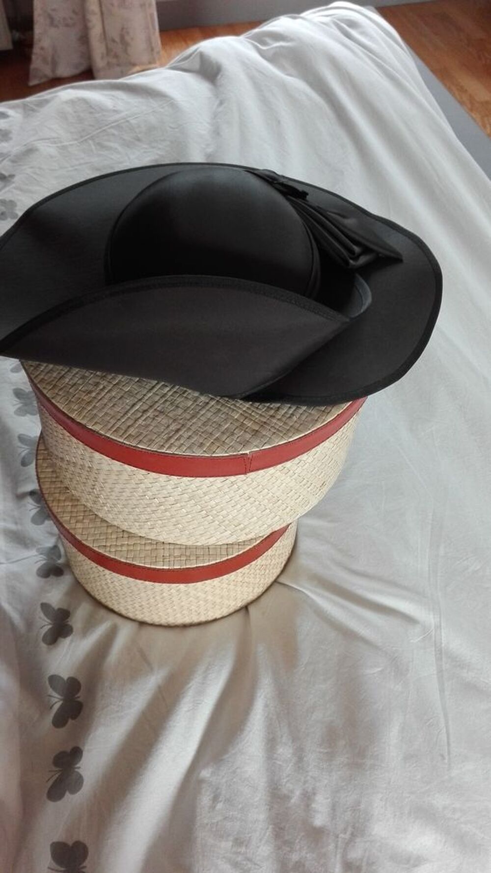 chapeau c&eacute;r&eacute;monie ou d&eacute;guisement Vêtements