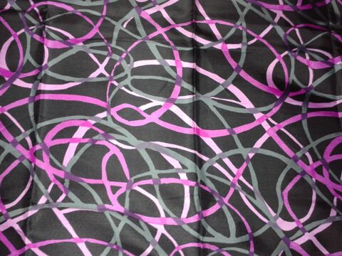 Tissu satin ancien noir arabesques fushia 8 Dijon (21)