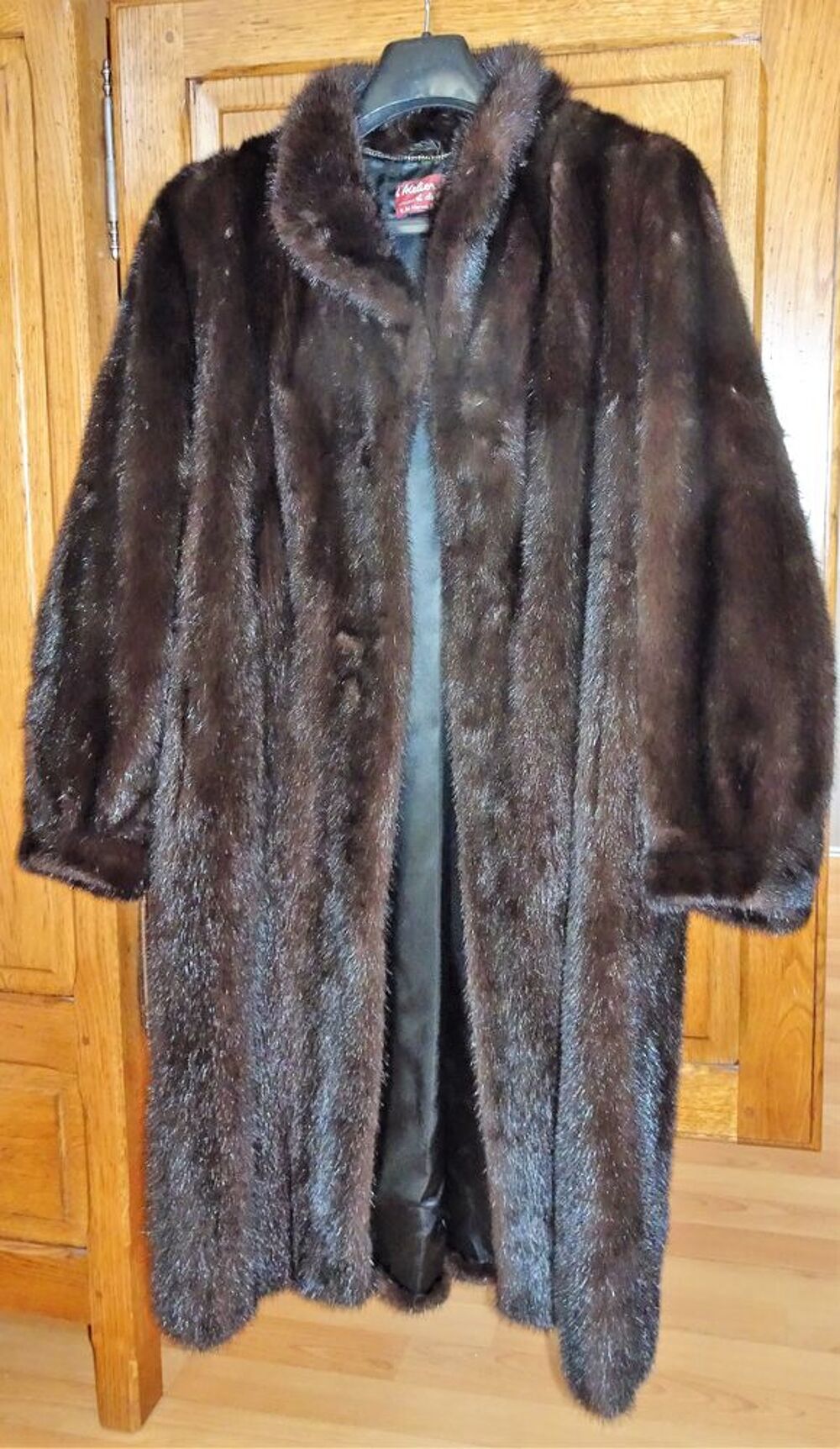 VISON TAILLE 48 r&eacute;alis&eacute; par "l'atelier du cuir et de la four Vêtements