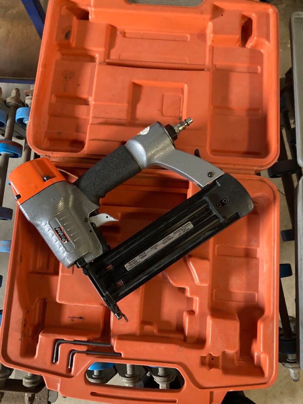 Cloueur pneumatique de finition Bricolage