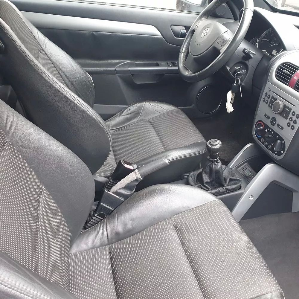 Tigra cab 1.4 - 90 Twinport Enjoy 2004 occasion 94700 Maisons-Alfort
