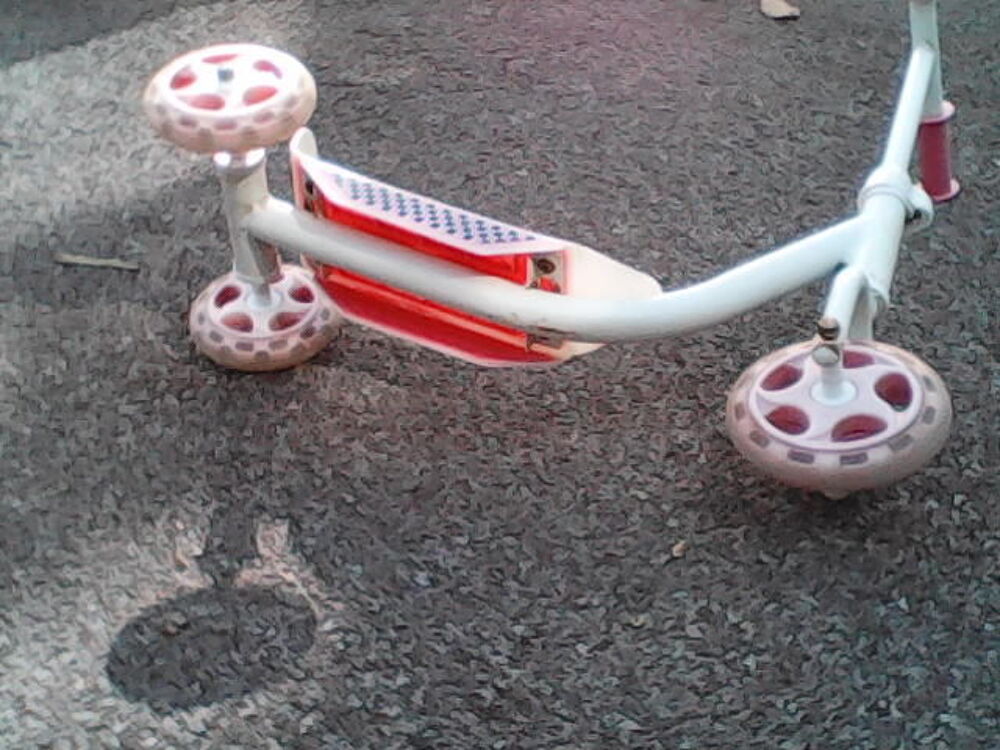 Trottinette enfant 3 roues 
Jeux / jouets