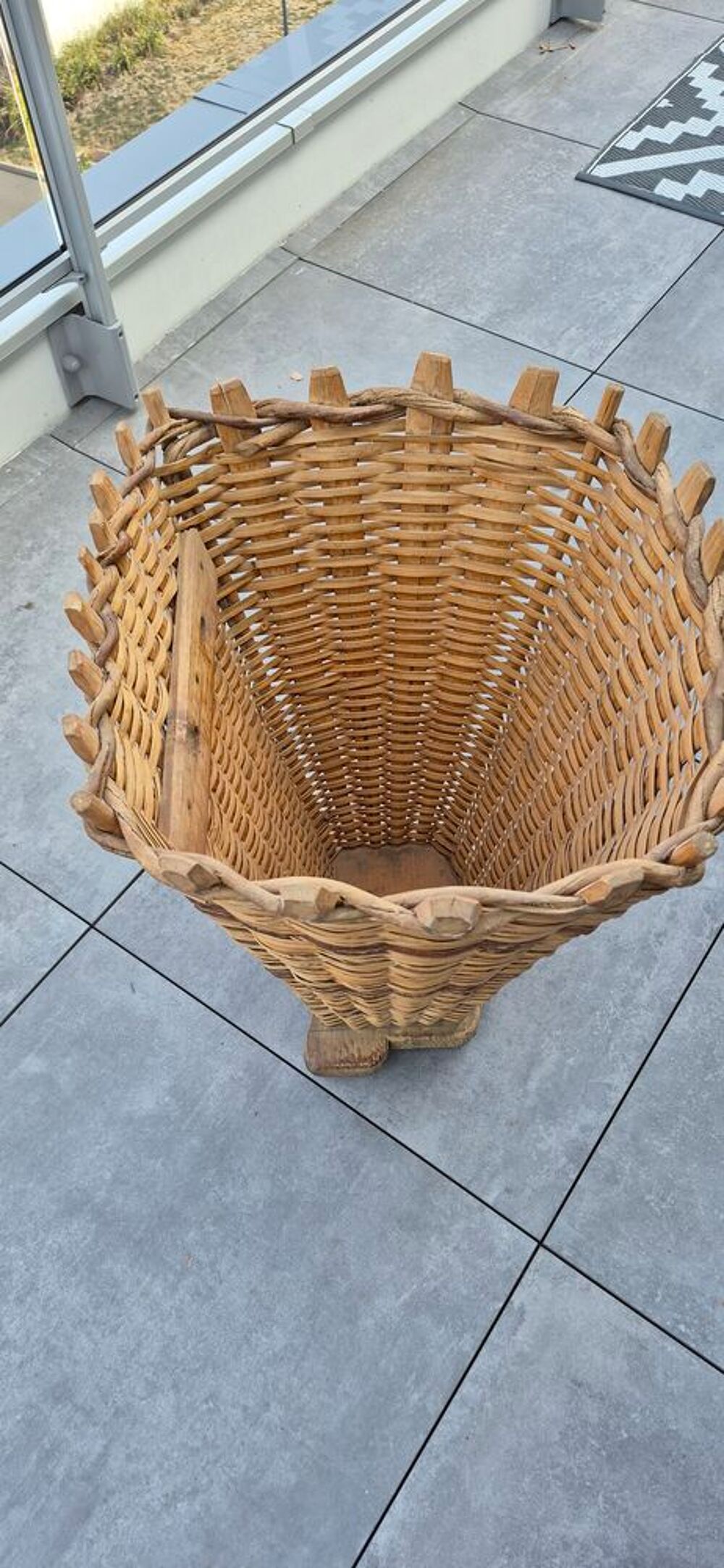 Huche a foin en bois tress&eacute; Décoration