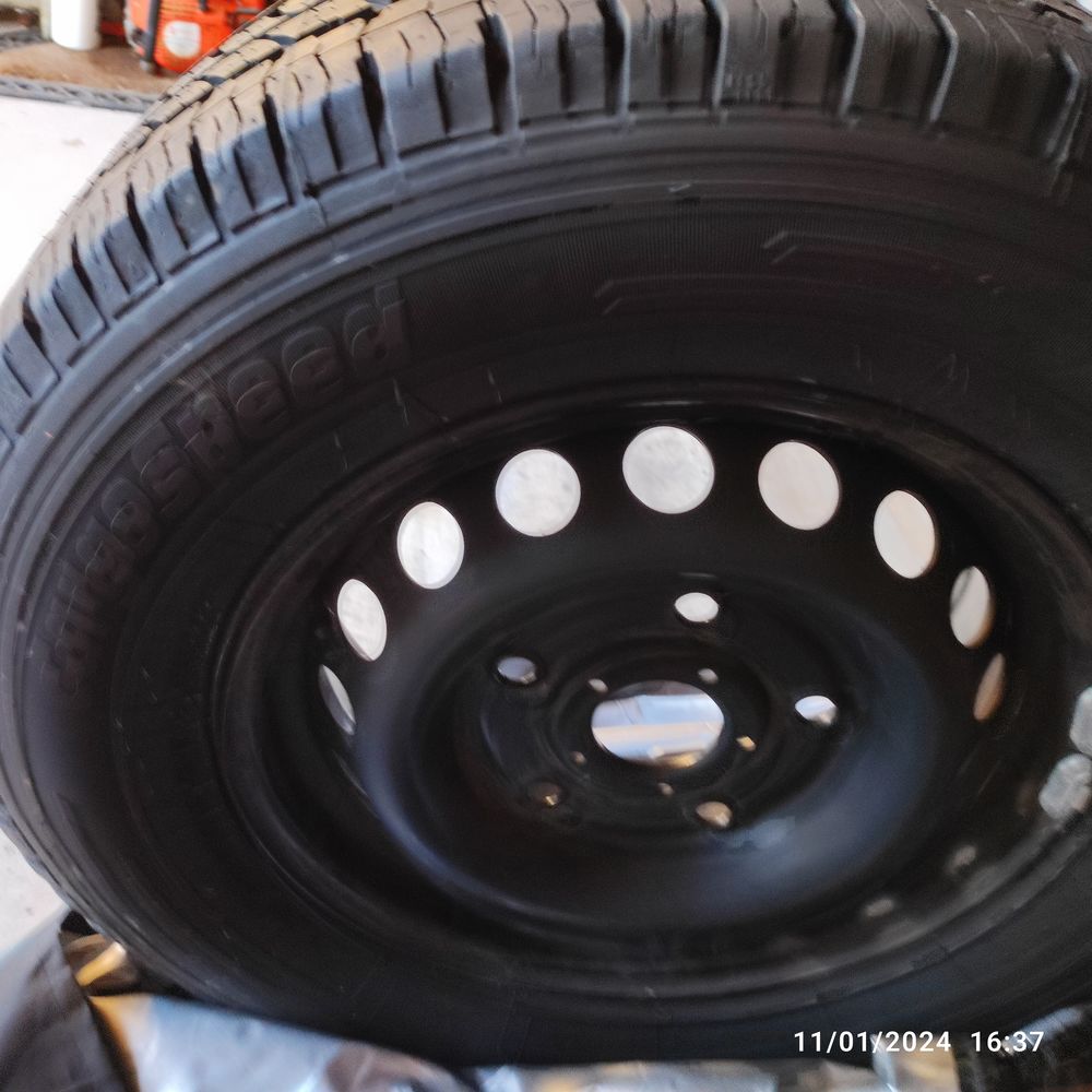 Roue compl&egrave;te Neuve enlev&eacute; d'un Camping car Bricolage