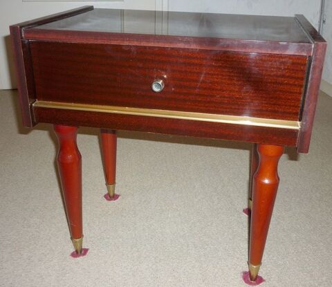 Table chevet plaque vernie couleur acajou (Annes 50/60) 25 Loivre (51)