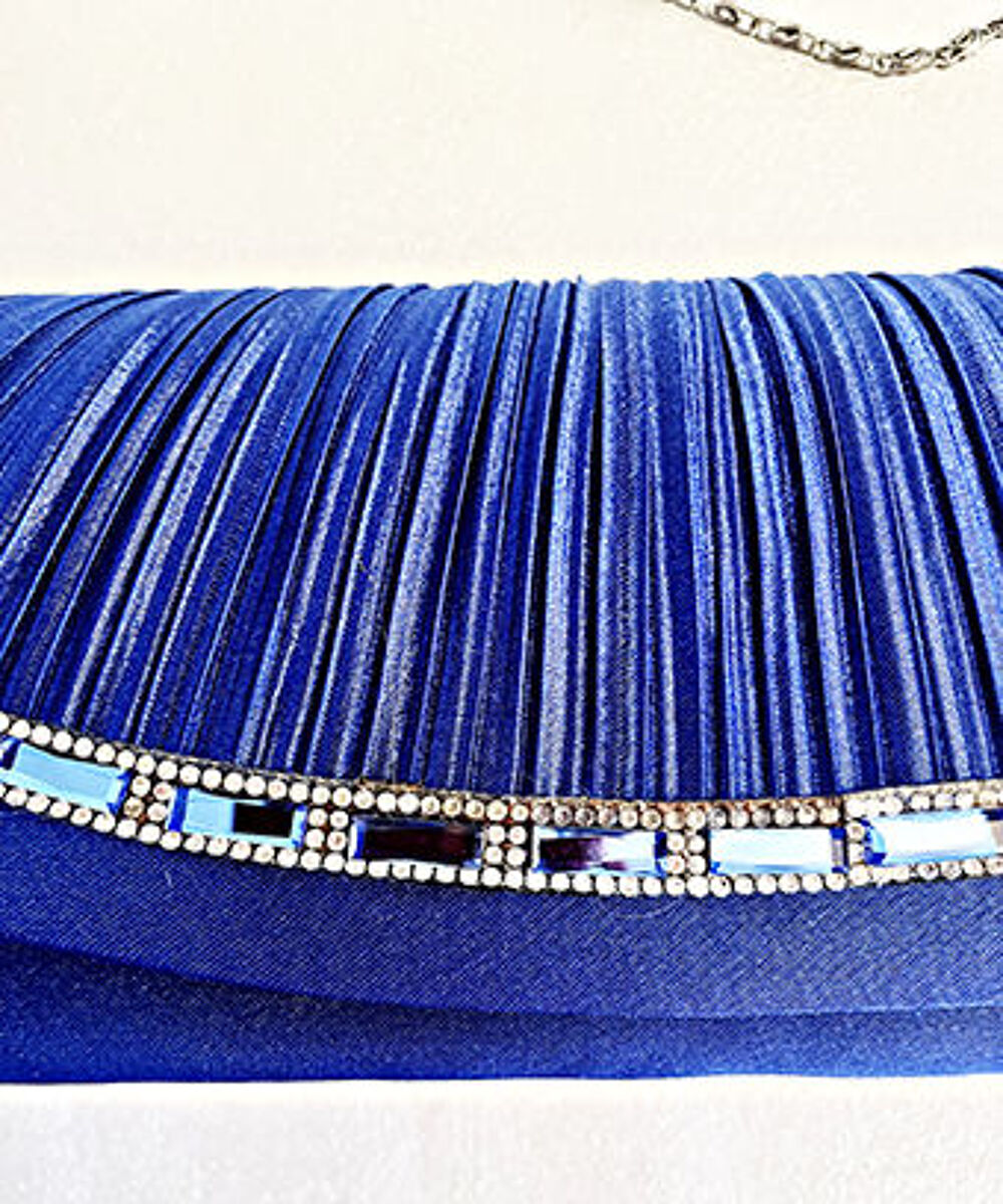 jolie pochette soir&eacute;e ou mariage en satin bleu roi Maroquinerie