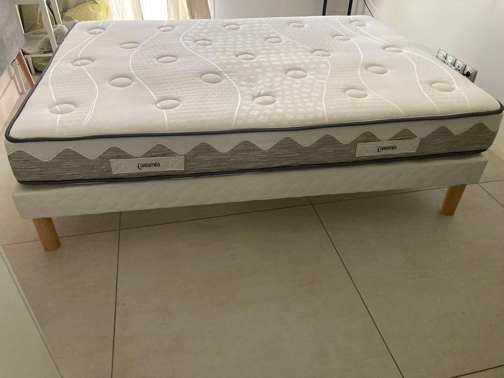 Lit 140 + sommier Meubles