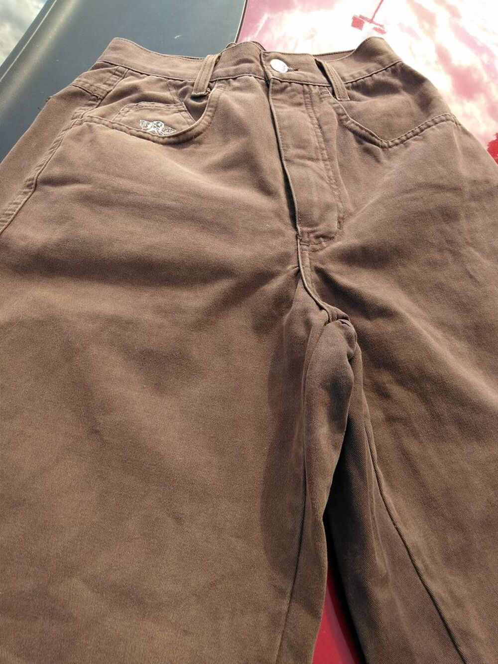 pantalon marron en peau de p&egrave;che &agrave; 4 poches Vêtements