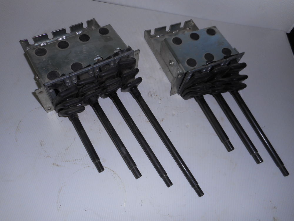   Support de distributeur hydraulique avec manettes 