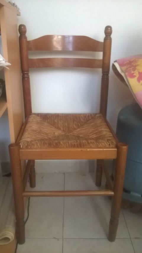 A saisir ! 4 chaises en très bon état 20 Saint-André-de-Roquepertuis (30)