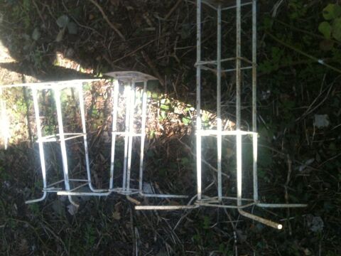 3 sellettes m�tal pour accueillir pots de fleurs 15 Rouen (76)