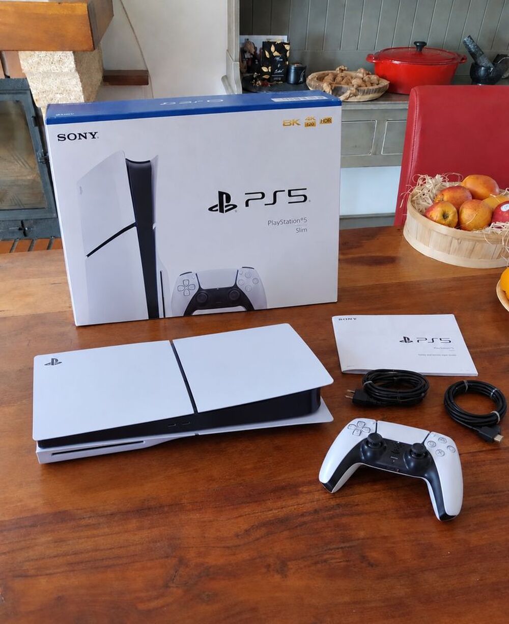 PS5 SLIM + manettes Consoles et jeux vidéos