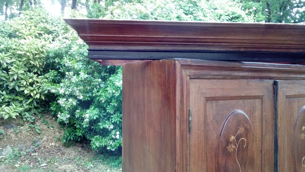 petite armoire ancienne en palissandre marquet&eacute;e
Meubles
