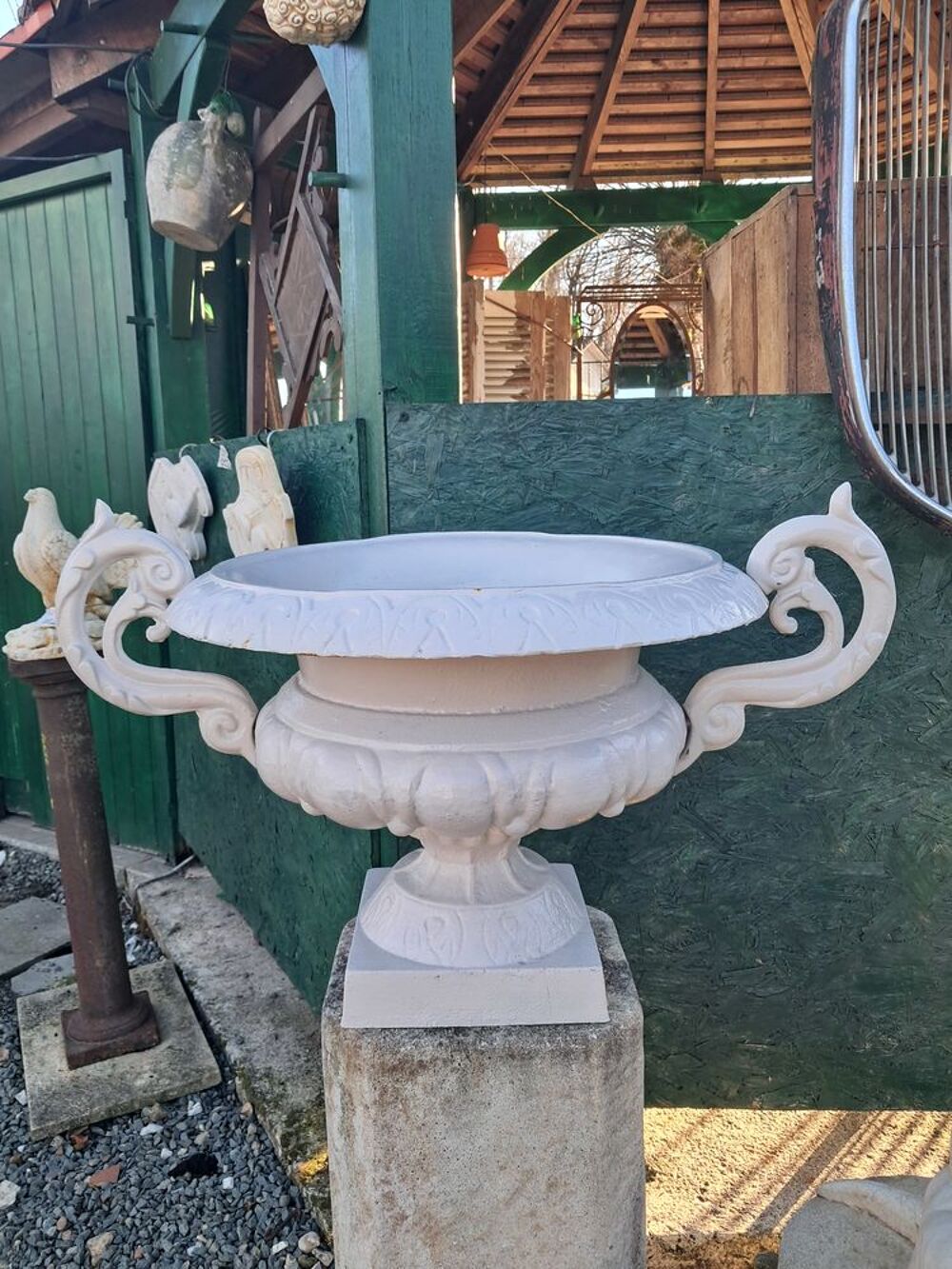Vase, Vasque avec anse en fonte Décoration