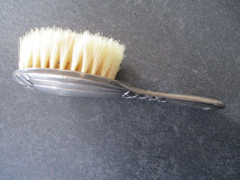 brosse cheveux b&eacute;b&eacute; Puériculture