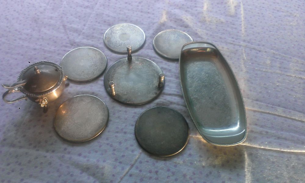 Dessous de bouteille et verres en argent Cuisine