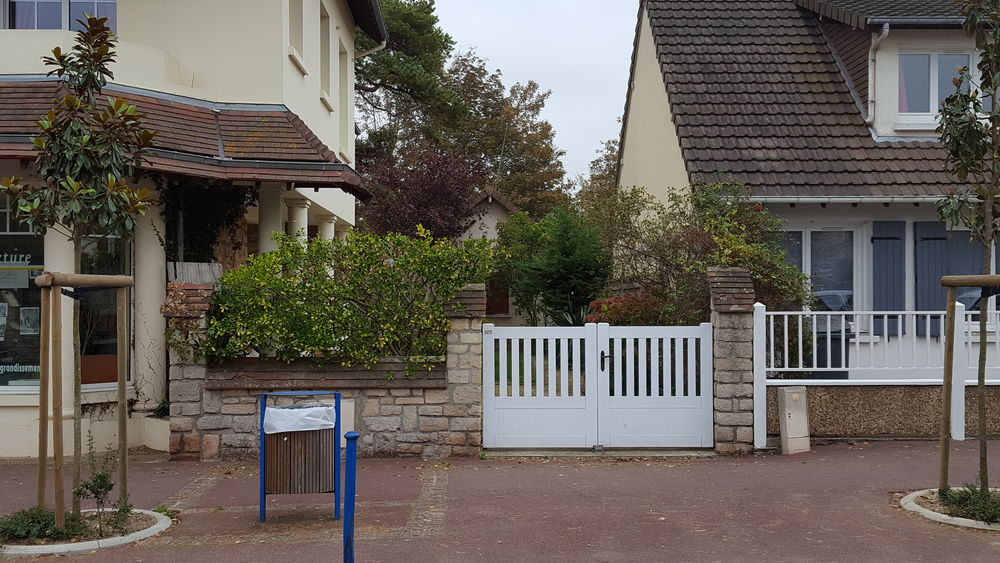 Vente Terrain Terrain rue commerçante station balnéaire côte Fleurie Merville-franceville-plage