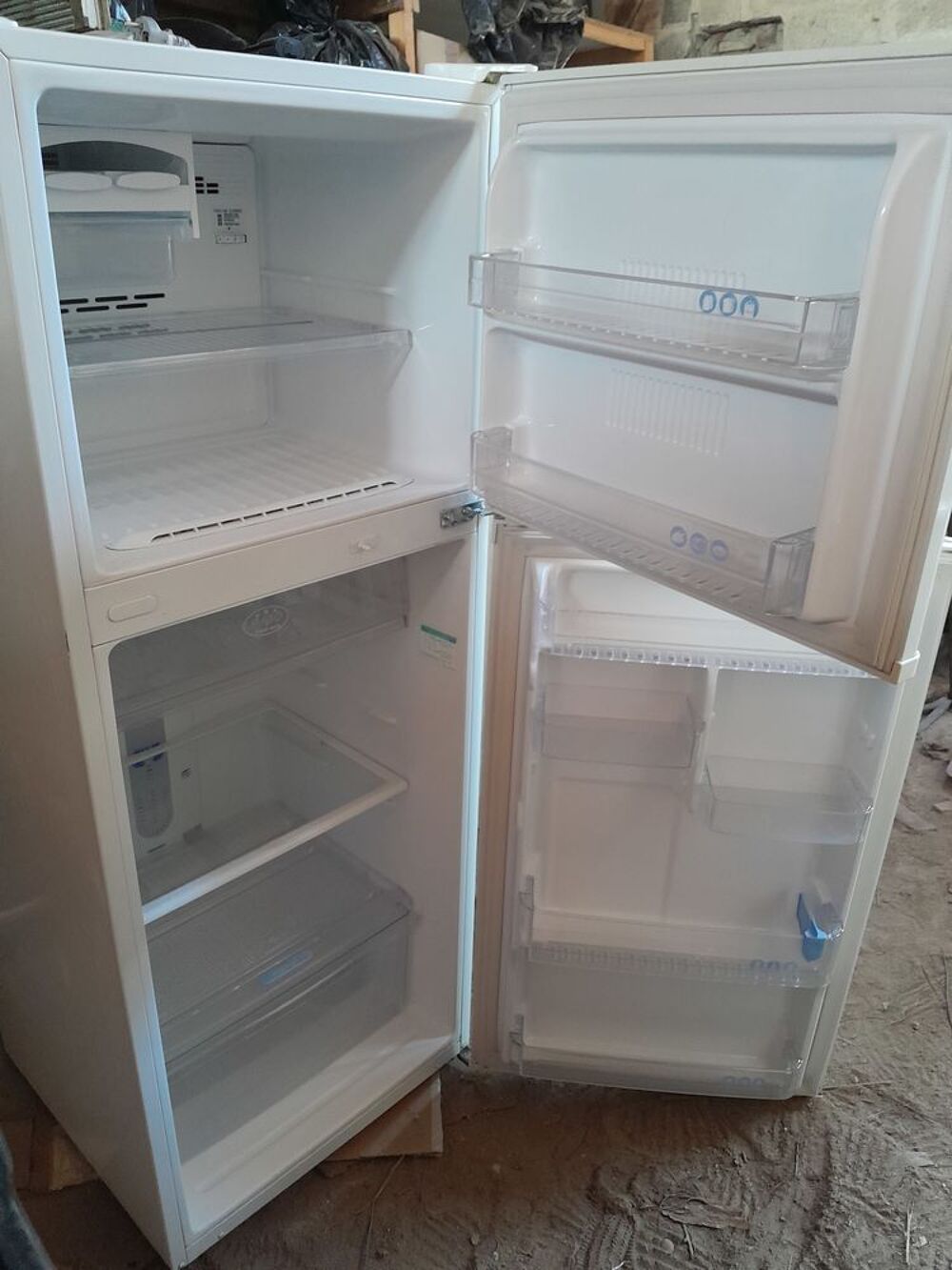 R&eacute;frig&eacute;rateur cong&eacute;lateur 284 litres Electroménager