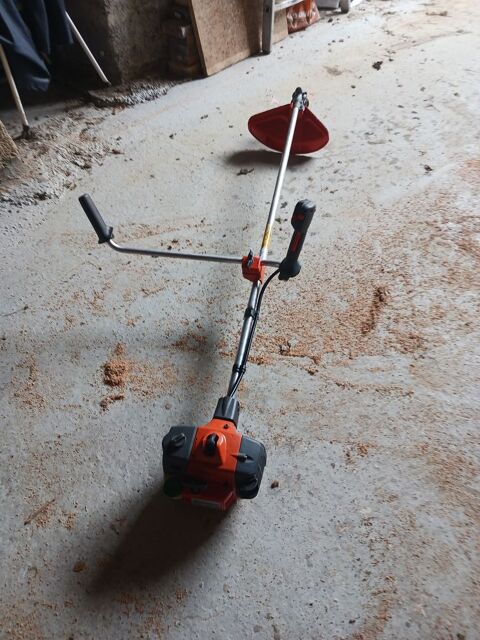 Dbroussailleuse 200 Brissac-Quinc (49)