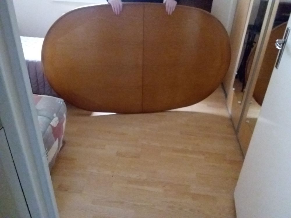 Donne table ovale Meubles