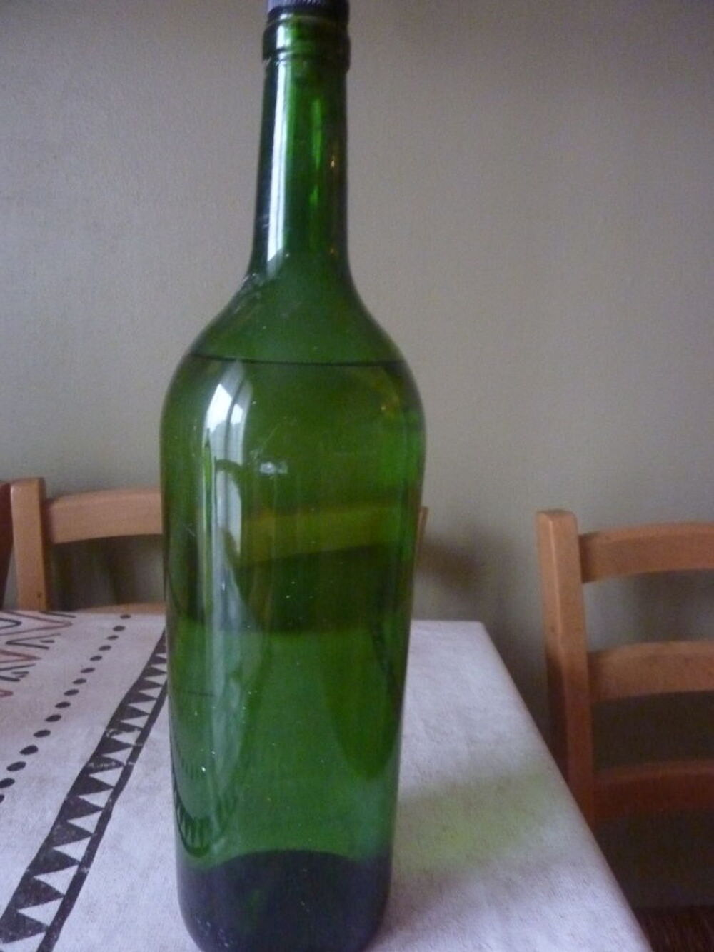Bouteilles vin divers mill&eacute;sime, eau de vie Décoration