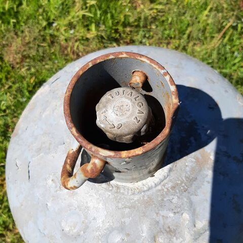 D�tendeur et Bouteille VIDE gaz Total - 5 � pour l'ensemble 5 Mont-de-Marsan (40)