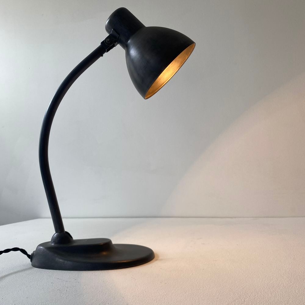 ANCIENNE LAMPE DE BUREAU BAUHAUS "&nbsp;KANDEM&nbsp;"
D�coration