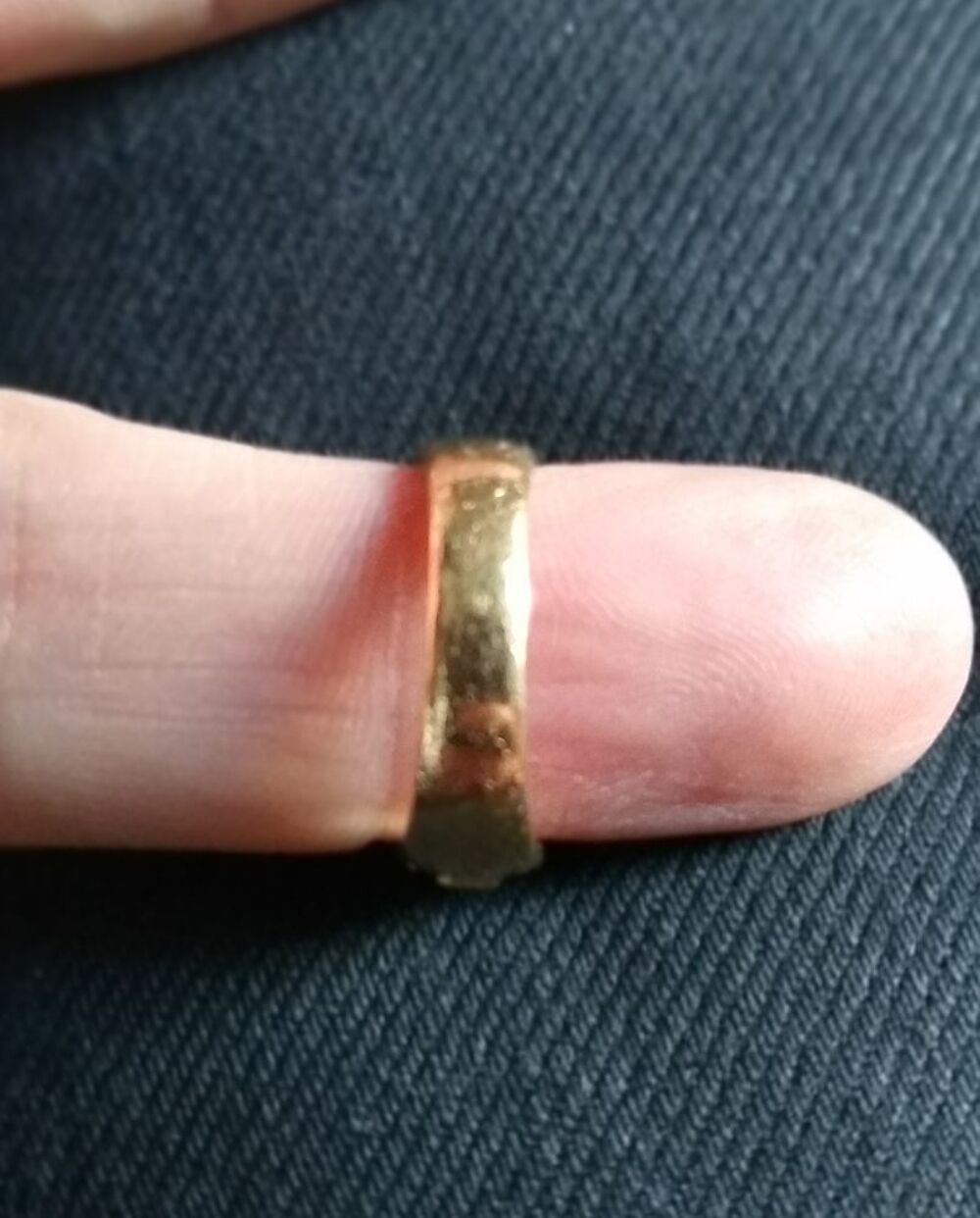 Bague Korloff avec rubis et 42 diamants. Bijoux et montres