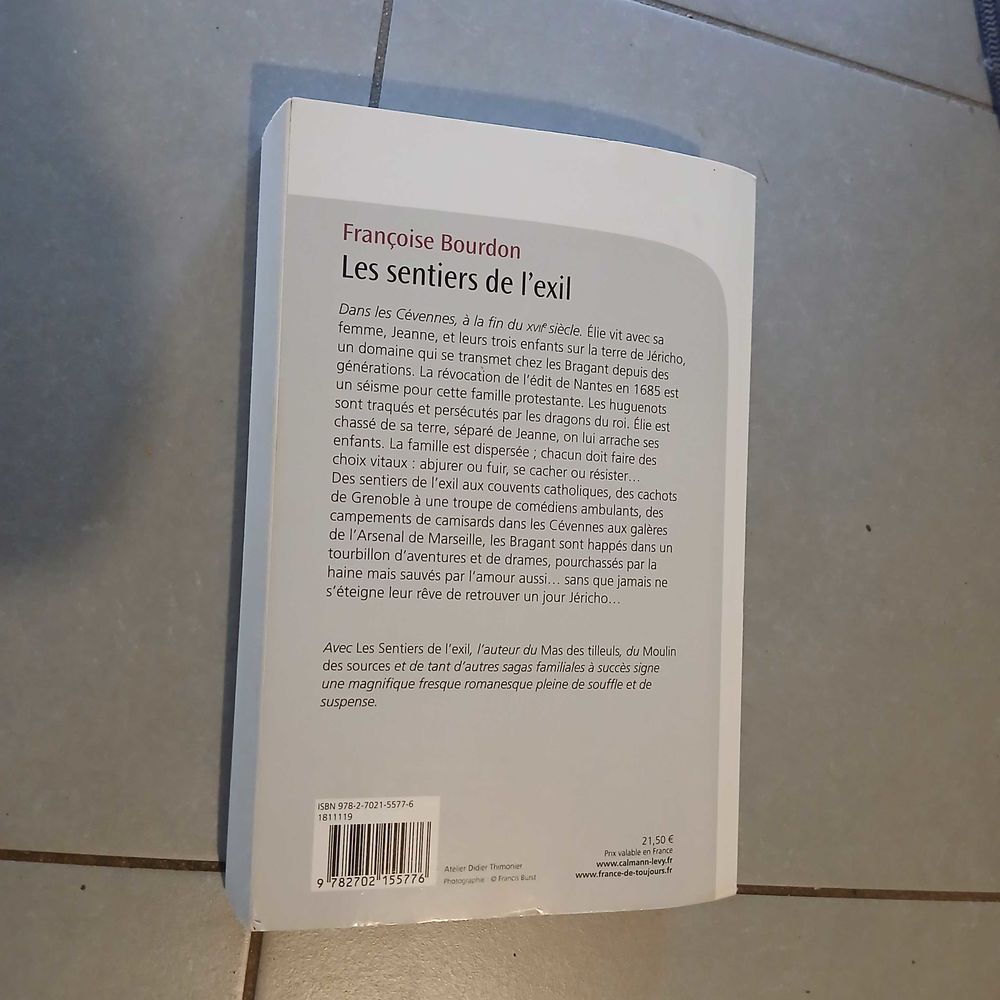 livre Les sentiers de l ' exil Livres et BD
