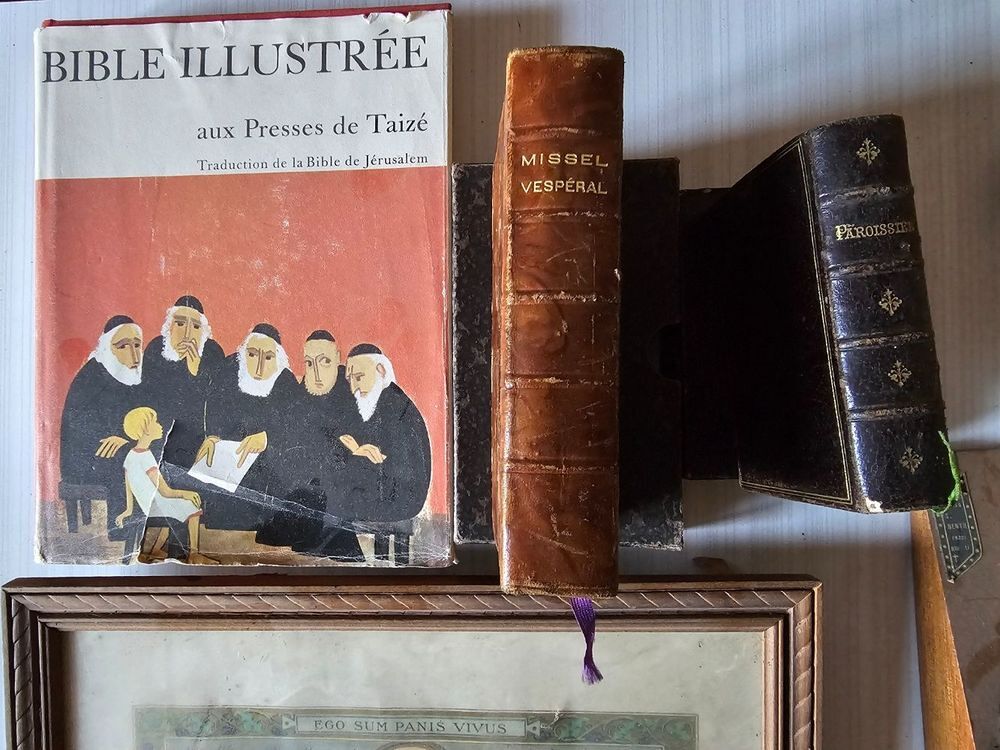 LOT DIVERS OBJETS RELIGIEUX 