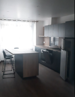  Appartement à louer 4 pièces 136 m²