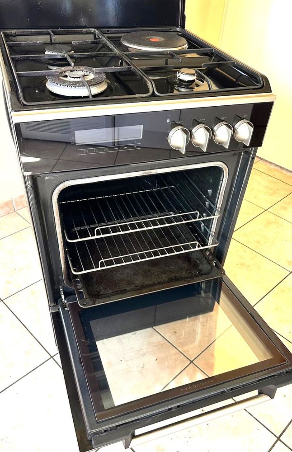 Cuisini&egrave;re mixte
Electroménager