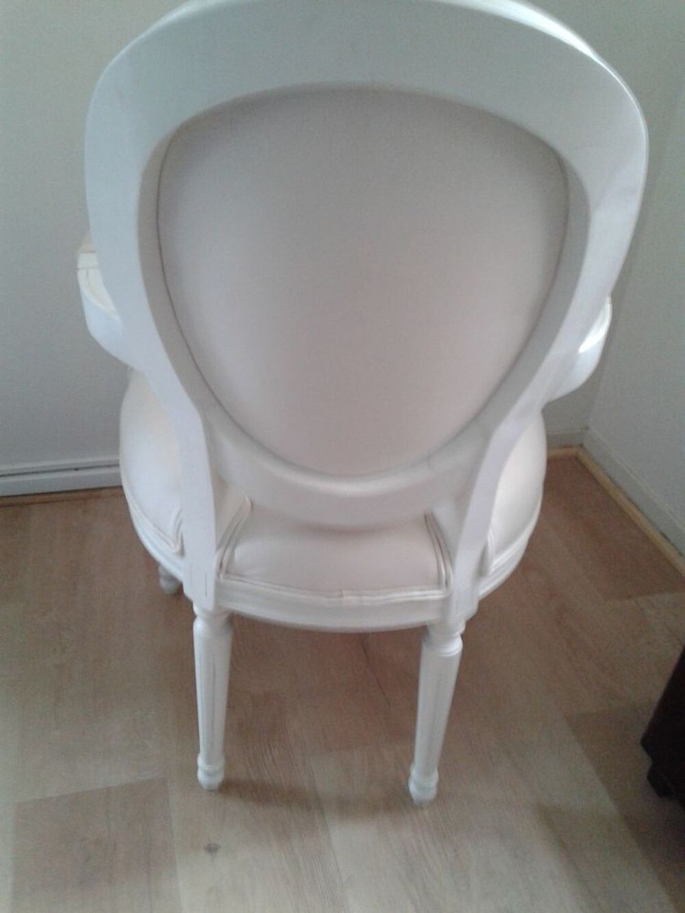 Fauteuil cabriolet m&eacute;daillon, blanc Meubles