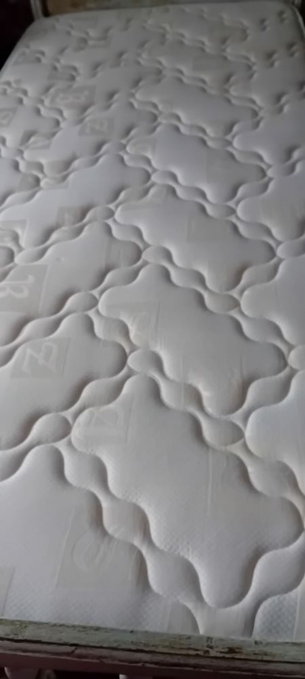 Lit 1 place et son chevet Meubles