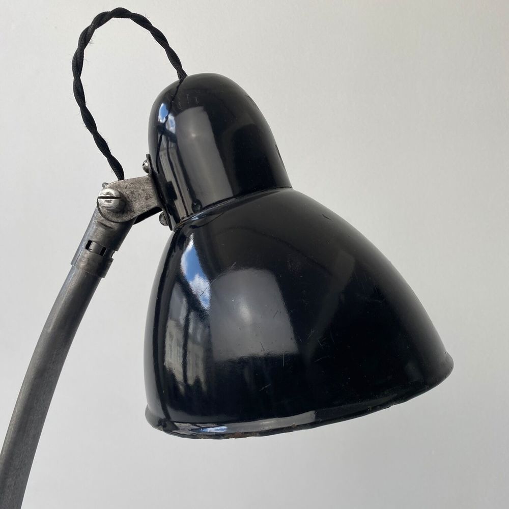 ANCIENNE LAMPE DE BUREAU INDUSTRIELLE BAUHAUS "&nbsp;JACOBUS&nbsp;" 1
Décoration