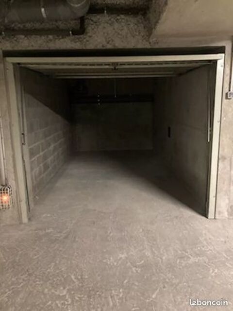  Parking / Garage  louer 4 m