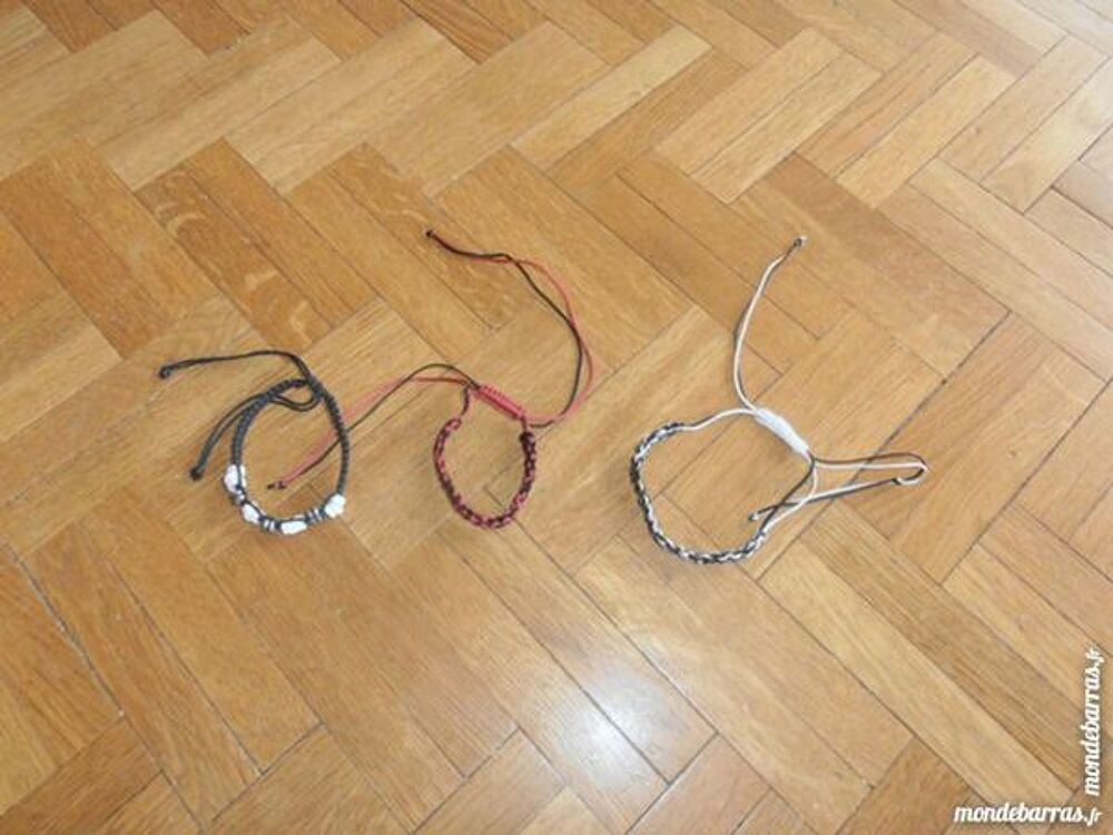 Lot de 3 bracelets (28b) Bijoux et montres